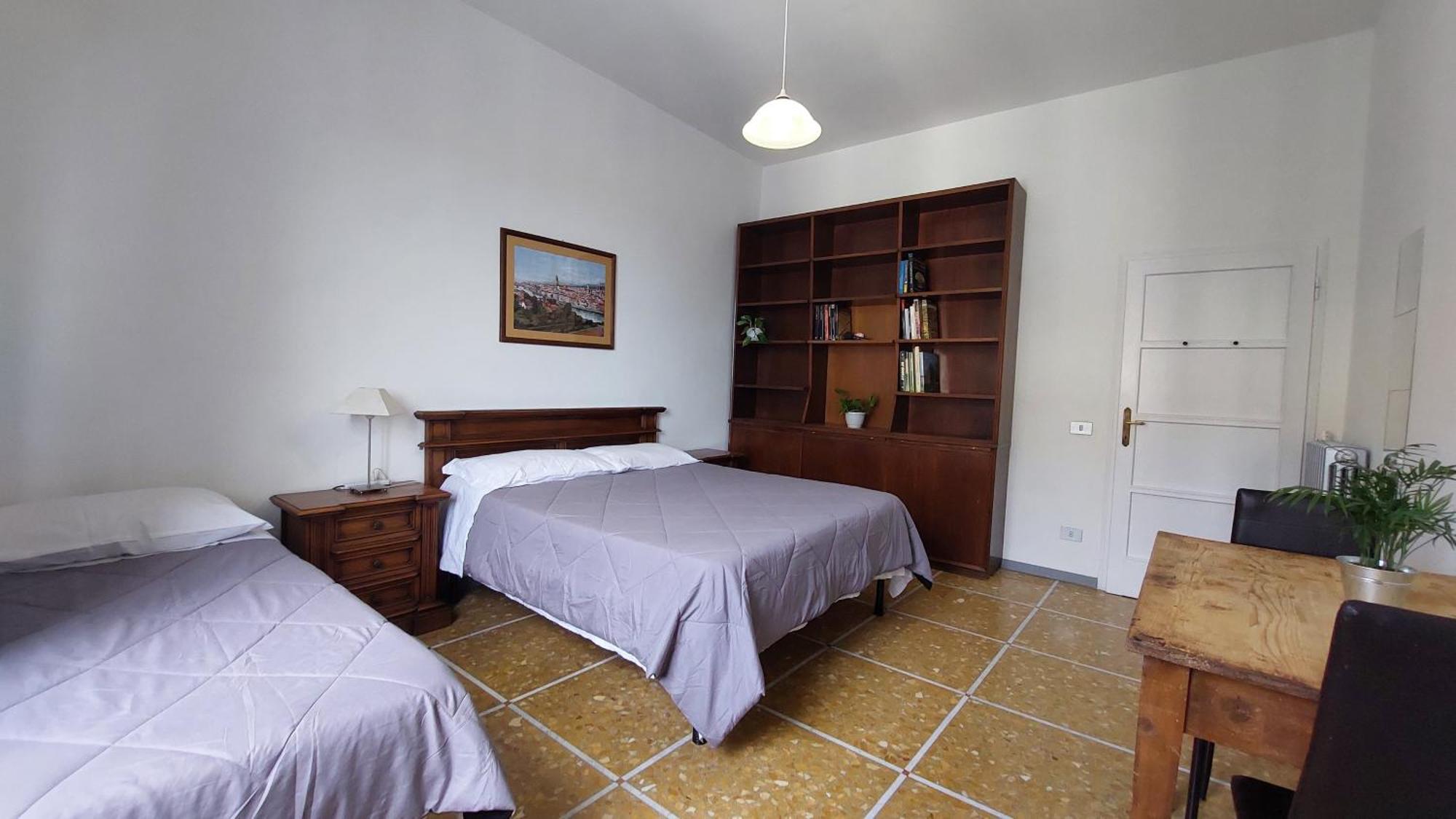 Habitación en casa particular Largo Cesare Cantu - Florencia