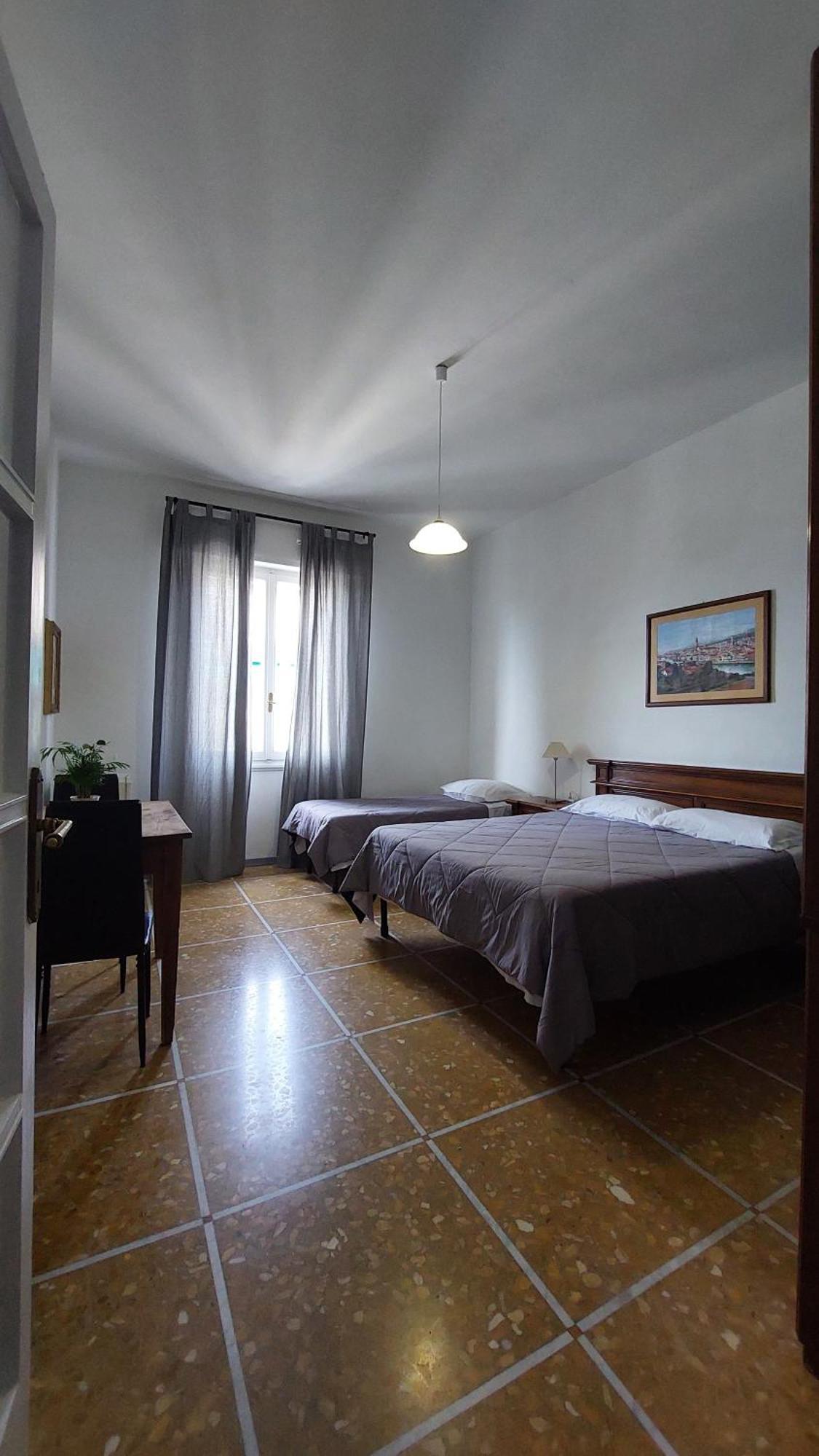 Habitación en casa particular Largo Cesare Cantu - *